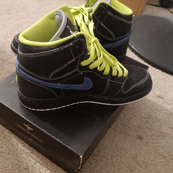 Shoes - Picture 2 of 2